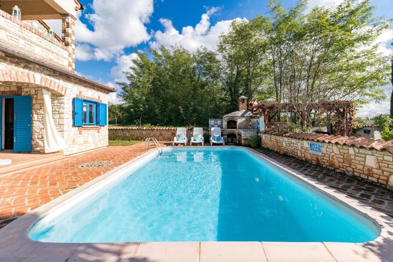 Villa-Johanna Kaštelir Екстериор снимка